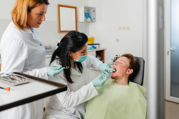 Best Dentist for Tooth Abscess  in Brook Park, OH